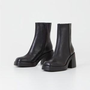 Black platform Vagabond boots (size 5)